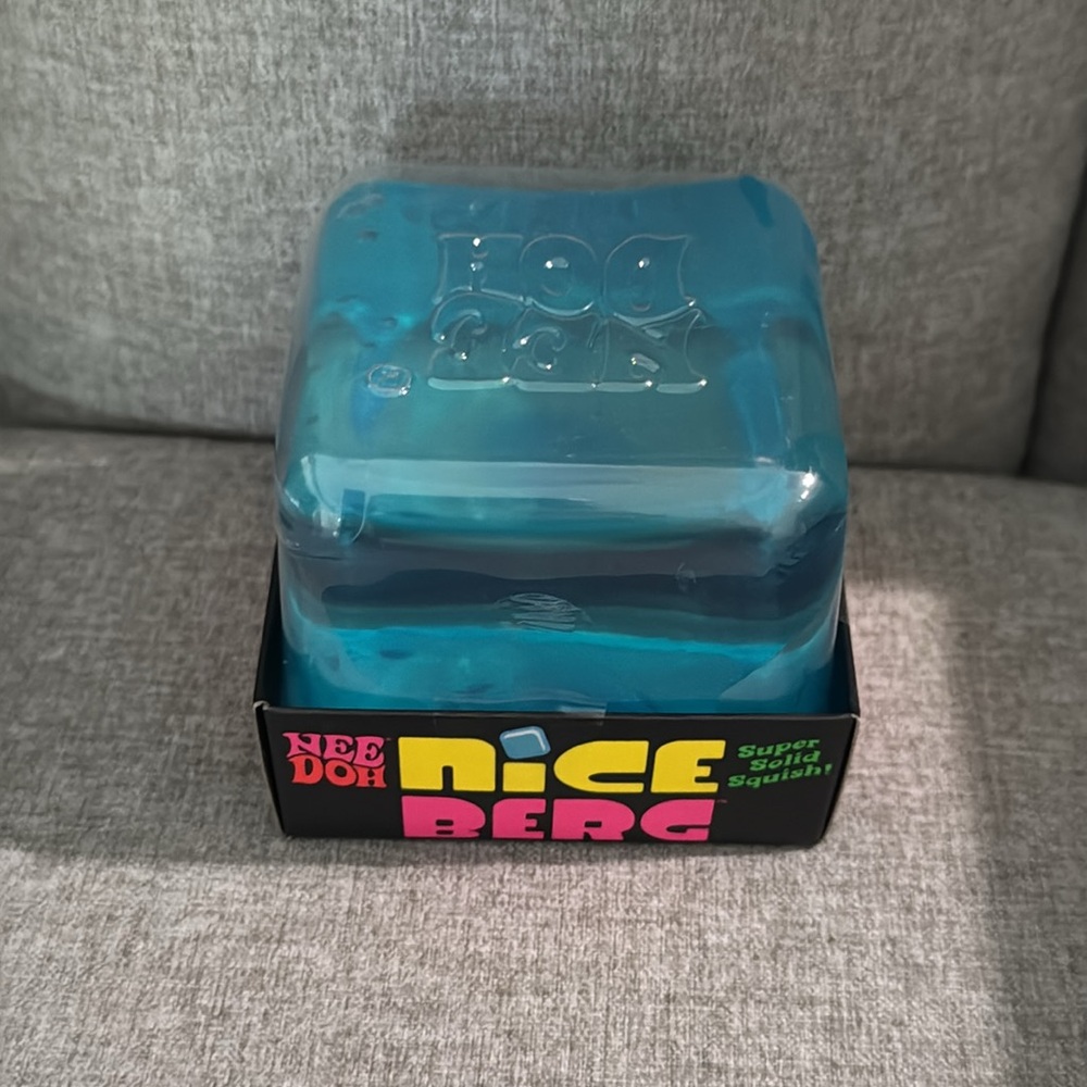 Nice Berg Blue Super Solid Squish Kids Toy - Picture 4 of 5